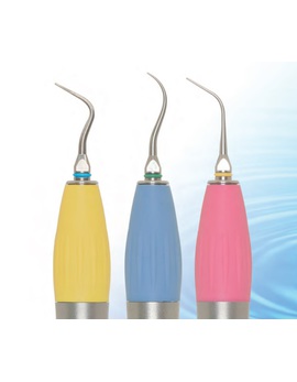 Скалер пневматичний SA-100S, ультразвуковий, роз'єм SIRONA Quickcoupling. Частота 14000-18000 Hz. Вага 52 гр., довжина без насадки 81 мм.  Комплектація:скалер, ключ для закручування насадок, силіконові накладки -3 шт., насадки: TTL1-1 шт., TES2-1 шт., TRP1-1 шт..