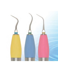 Скалер пневматичний SA-100S, ультразвуковий, роз'єм SIRONA Quickcoupling. Частота 14000-18000 Hz. Вага 52 гр., довжина без насадки 81 мм.  Комплектація:скалер, ключ для закручування насадок, силіконові накладки -3 шт., насадки: TTL1-1 шт., TES2-1 шт., TRP1-1 шт..